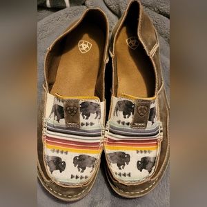 Ariat Buffalo Print Cruiser sz 8.5 Women's